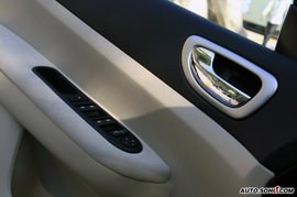 东风标致新307内饰