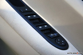 东风标致新307内饰