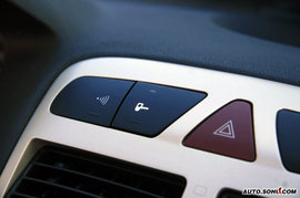 东风标致新307内饰