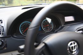 2011款华晨中华H530