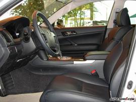 小改款锐志内饰