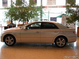 小改款锐志外观