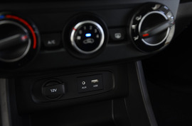 2017款全新悦动内饰