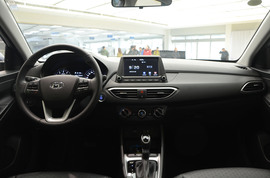 2017款全新悦动内饰