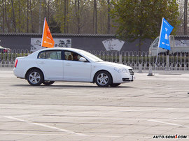 奔腾6MT试驾-动态