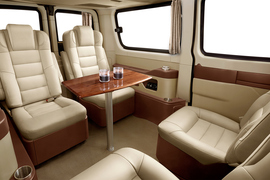2017款上汽大通V80尊杰版