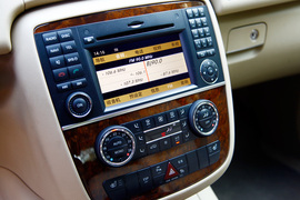 2011款奔驰R350L