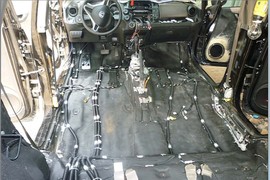 本田飞度简改马来西亚AUXDIO（魔音）