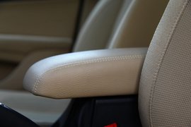 2012款华晨中华V5
