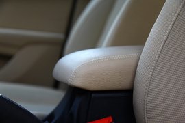 2012款华晨中华V5