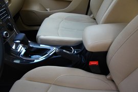 2012款华晨中华V5