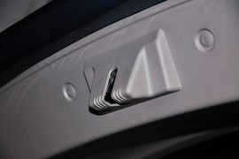 2012款比亚迪e6先行者纯电动汽车