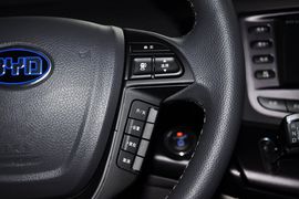 2012款比亚迪e6先行者纯电动汽车