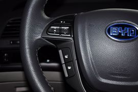 2012款比亚迪e6先行者纯电动汽车