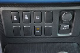 2011款丰田FJ酷路泽