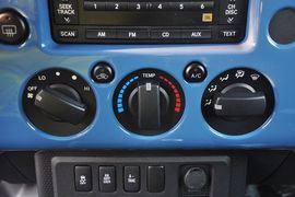 2011款丰田FJ酷路泽