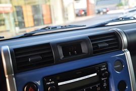 2011款丰田FJ酷路泽