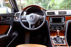 2012款上海大众全新帕萨特V6旗舰尊享版