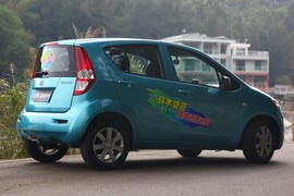 2012款昌河铃木派喜豪华型试驾