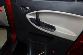 2011广州车展全球鹰GX7内饰独家实拍