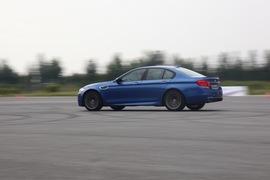 2012款宝马M5试驾实拍