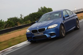 2012款宝马M5试驾实拍