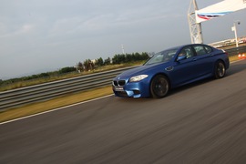 2012款宝马M5试驾实拍