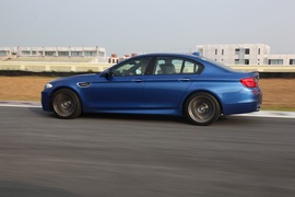 2012款宝马M5试驾实拍