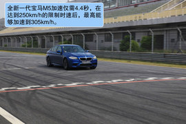 2012款宝马M5试驾实拍