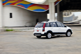 名车志试驾景逸LV