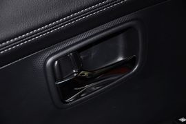 2012款三菱欧蓝德劲界