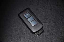 2012款三菱欧蓝德劲界