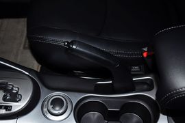 2012款三菱欧蓝德劲界