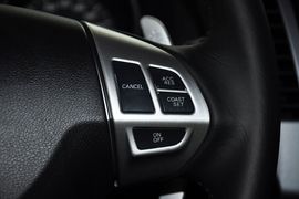 2012款三菱欧蓝德劲界