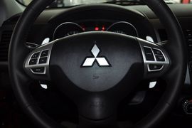 2012款三菱欧蓝德劲界