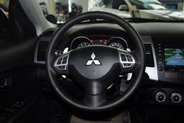 2012款三菱欧蓝德劲界