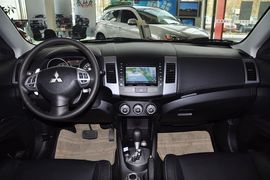 2012款三菱欧蓝德劲界