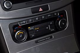 2012款大众全新迈腾旅行轿车