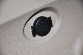 2012款东风悦达起亚狮跑