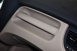 2012款东风悦达起亚狮跑