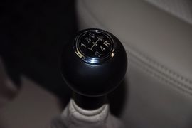 2012款东风悦达起亚狮跑