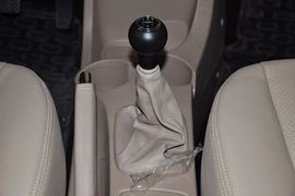 2012款东风悦达起亚狮跑