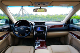 2012款第七代丰田凯美瑞2.5Q试驾实拍