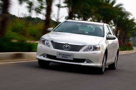 2012款第七代丰田凯美瑞2.5Q试驾实拍