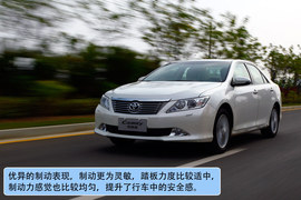 2012款第七代丰田凯美瑞2.5Q试驾实拍