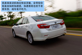 2012款第七代丰田凯美瑞2.5Q试驾实拍