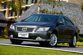 2012款第七代丰田凯美瑞2.5Q试驾实拍