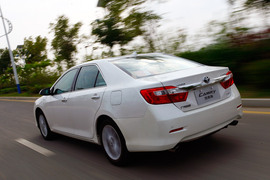 2012款第七代丰田凯美瑞2.5Q试驾实拍