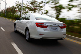 2012款第七代丰田凯美瑞2.5Q试驾实拍