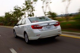 2012款第七代丰田凯美瑞2.5Q试驾实拍